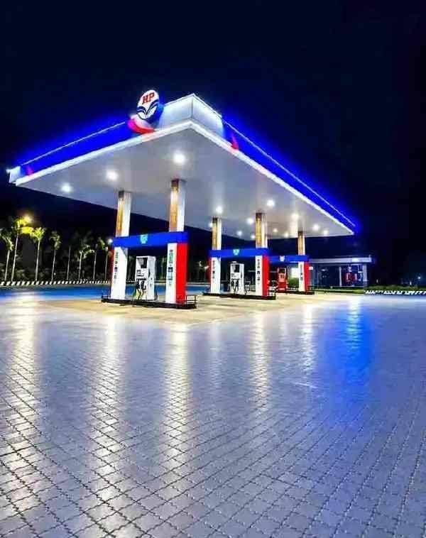 Petrol Pump AI Photo Editing Prompt